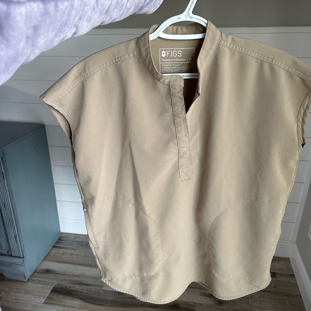 - FIGS Rafaela Oversized Scrub Top size xs “Latte”